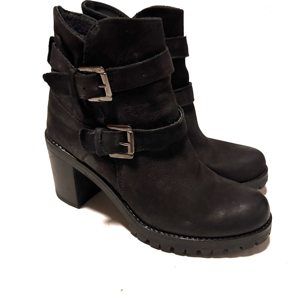 Bata Italian Design Block Heel Buckle Boots - Picture 4 of 8